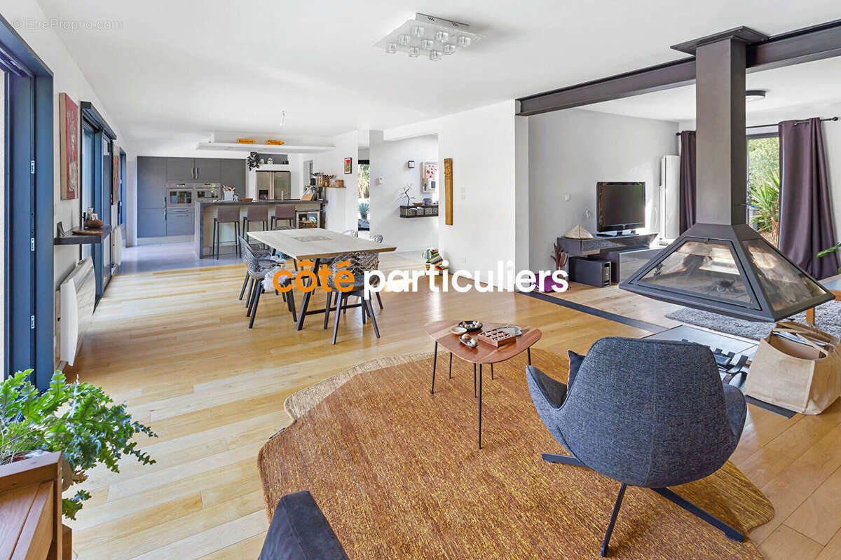 Maison à SAINTE-LUCE-SUR-LOIRE