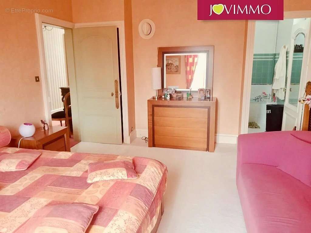 Maison à NERIS-LES-BAINS