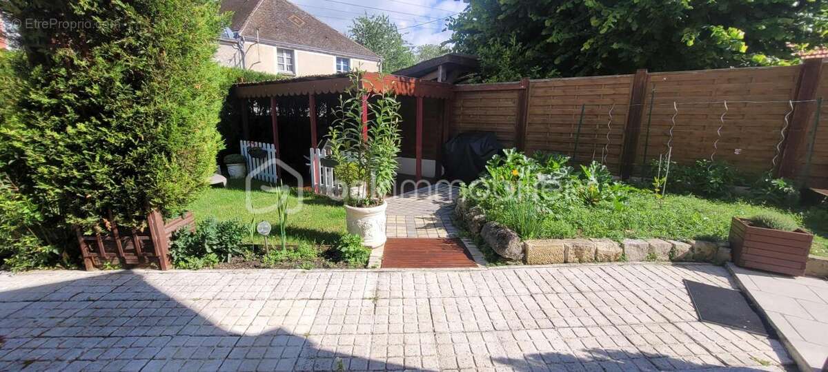 Maison à BEAUNE-LA-ROLANDE