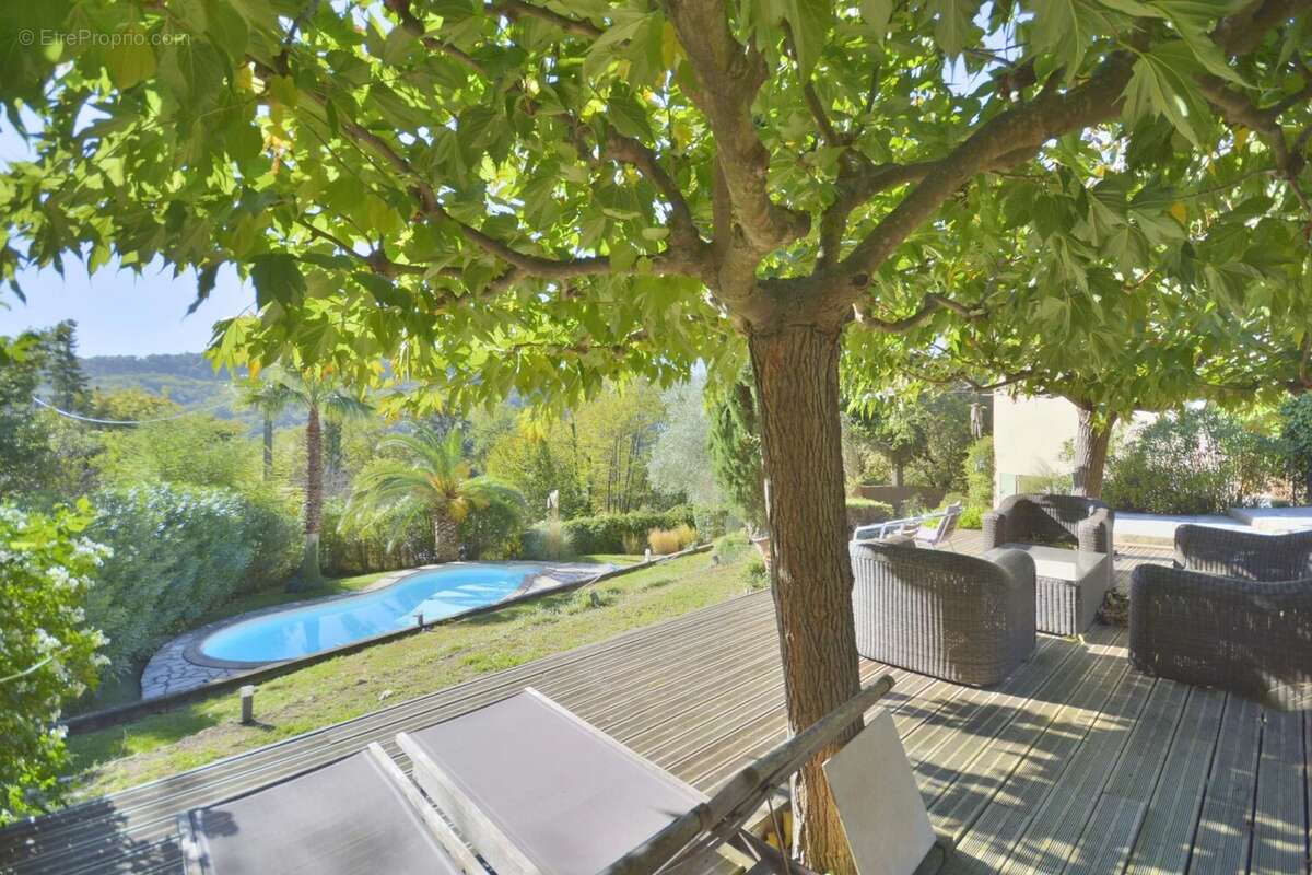 Maison à TOURRETTES-SUR-LOUP