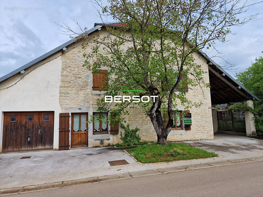 Maison familiale à Glamondans de 164 m² - photo 1