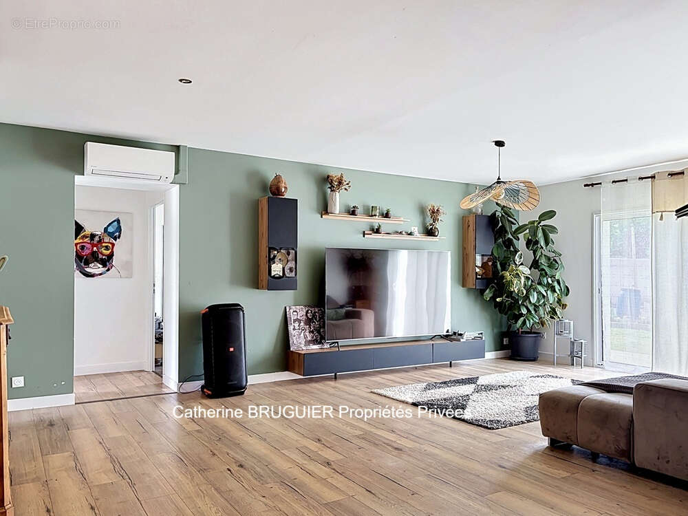 Maison de plain pied 148 m2-  4 chambres -  garage-  jardin- centre village - photo 2