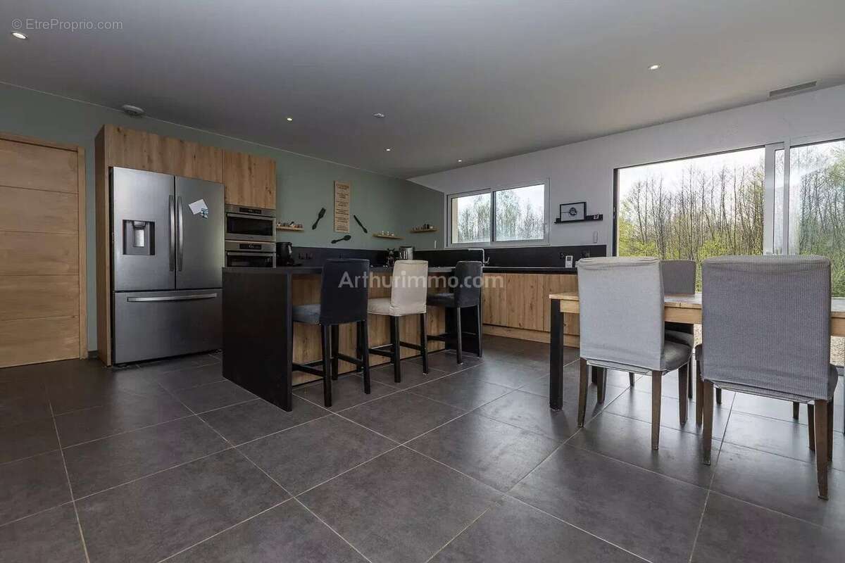 Maison à VEZERONCE-CURTIN