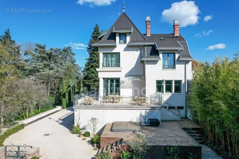 Maison bourgeoise 255 m² entièrement rénovée, parc clos et arboré de 4 303 m² (piscinable), 3 garages, terrasse, jacuzzi - photo 37