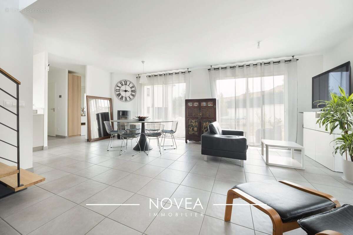 Maison 124 m² à Grezieu-La-Varenne  - photo 4