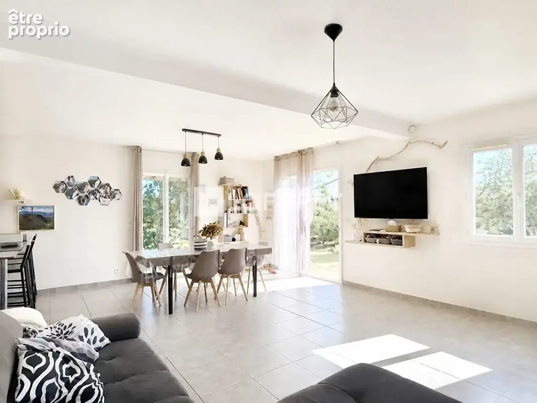 Maison récente en R+1. 4 chambres sur 816m2 terrain avec piscine - photo 2