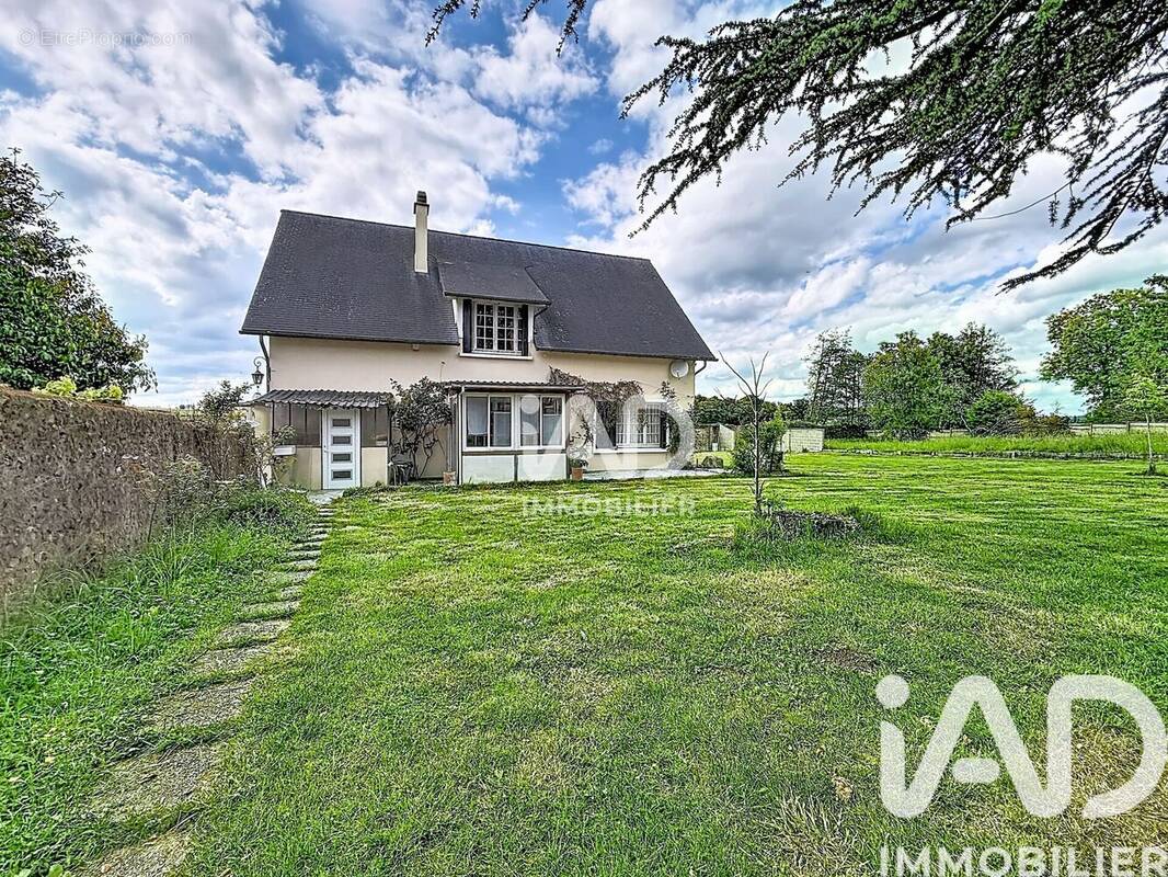 Photo 1 - Maison à CHAMPS