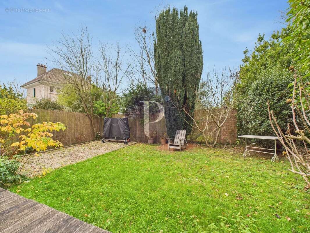 Maison à VERRIERES-LE-BUISSON