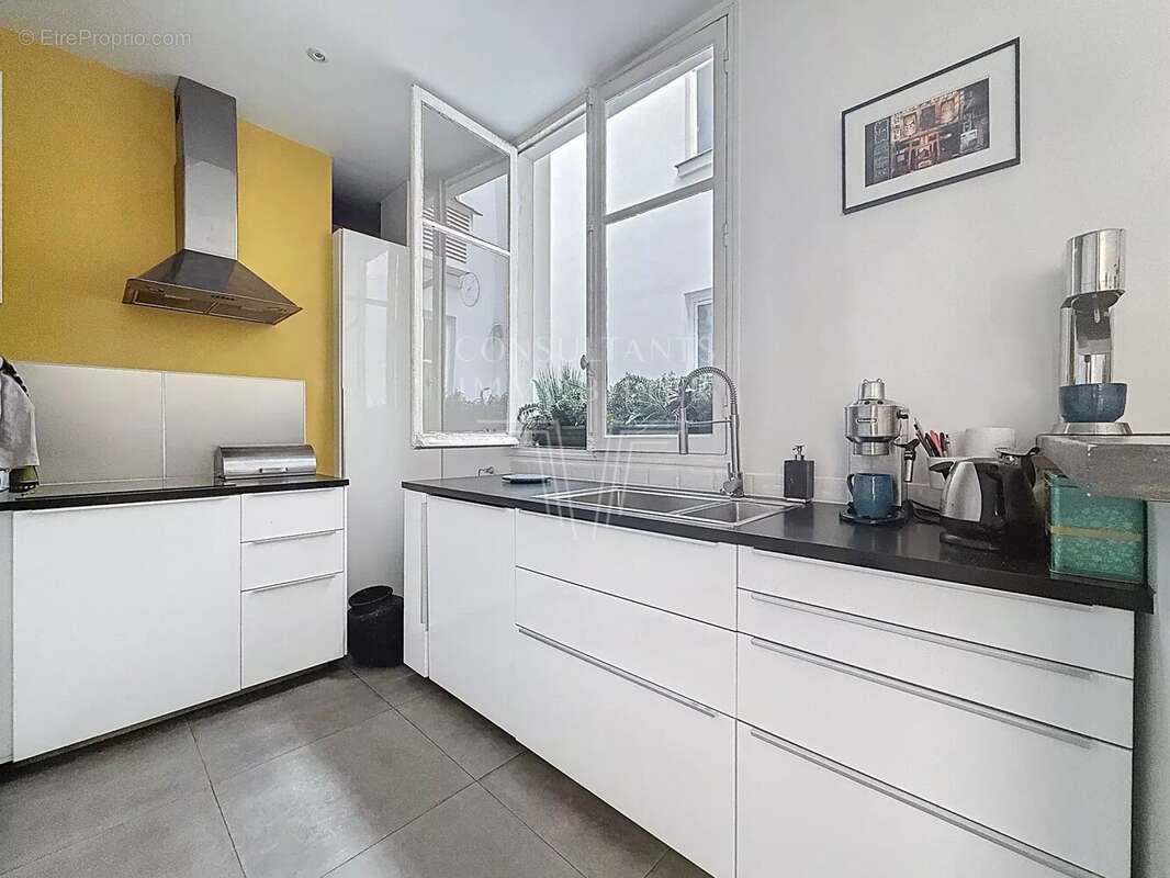 Appartement à PARIS-17E