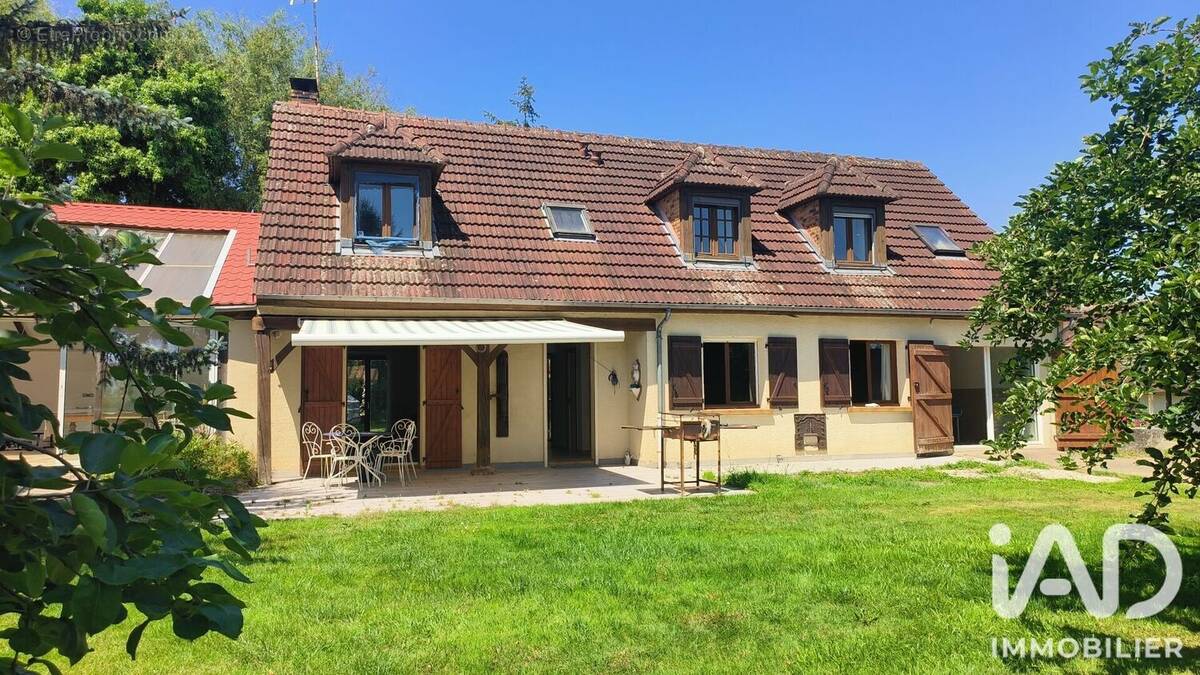 Photo 1 - Maison à MONTCEAUX-LES-VAUDES
