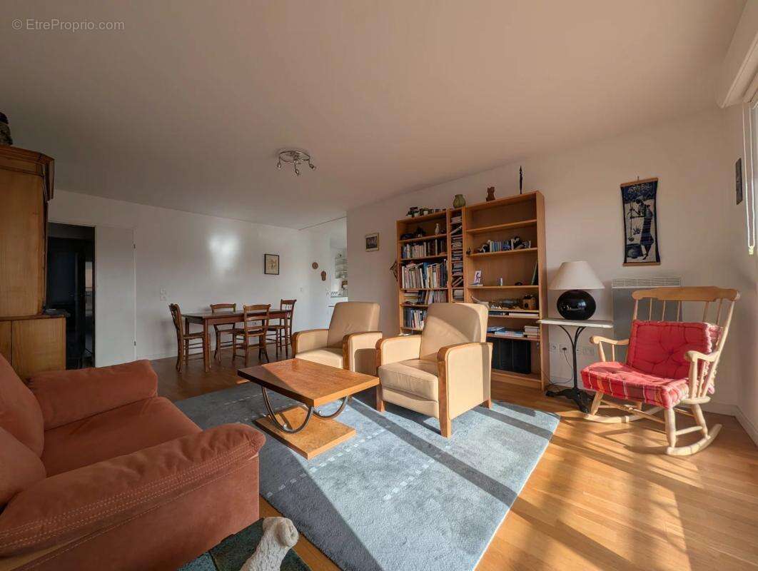 Appartement à LES CLAYES-SOUS-BOIS