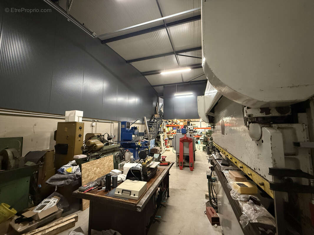 Parking à COSNES-ET-ROMAIN