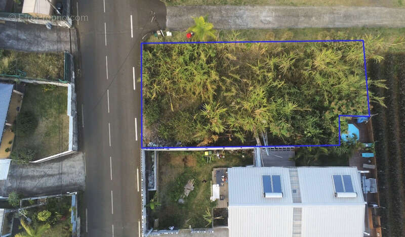 Terrain à LE TAMPON