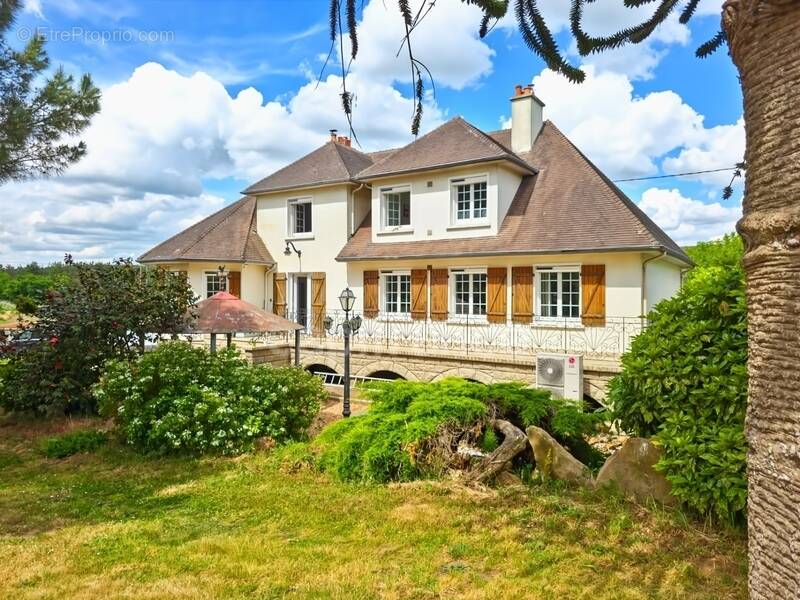 Maison à YVRE-L&#039;EVEQUE