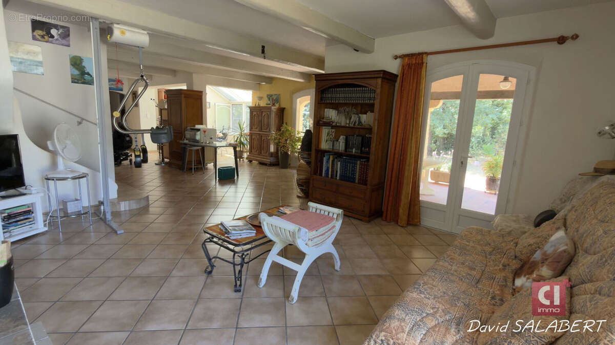 Néoules ? Villa familiale avec piscine sur 2 597 m² de terrain paysager - photo 3