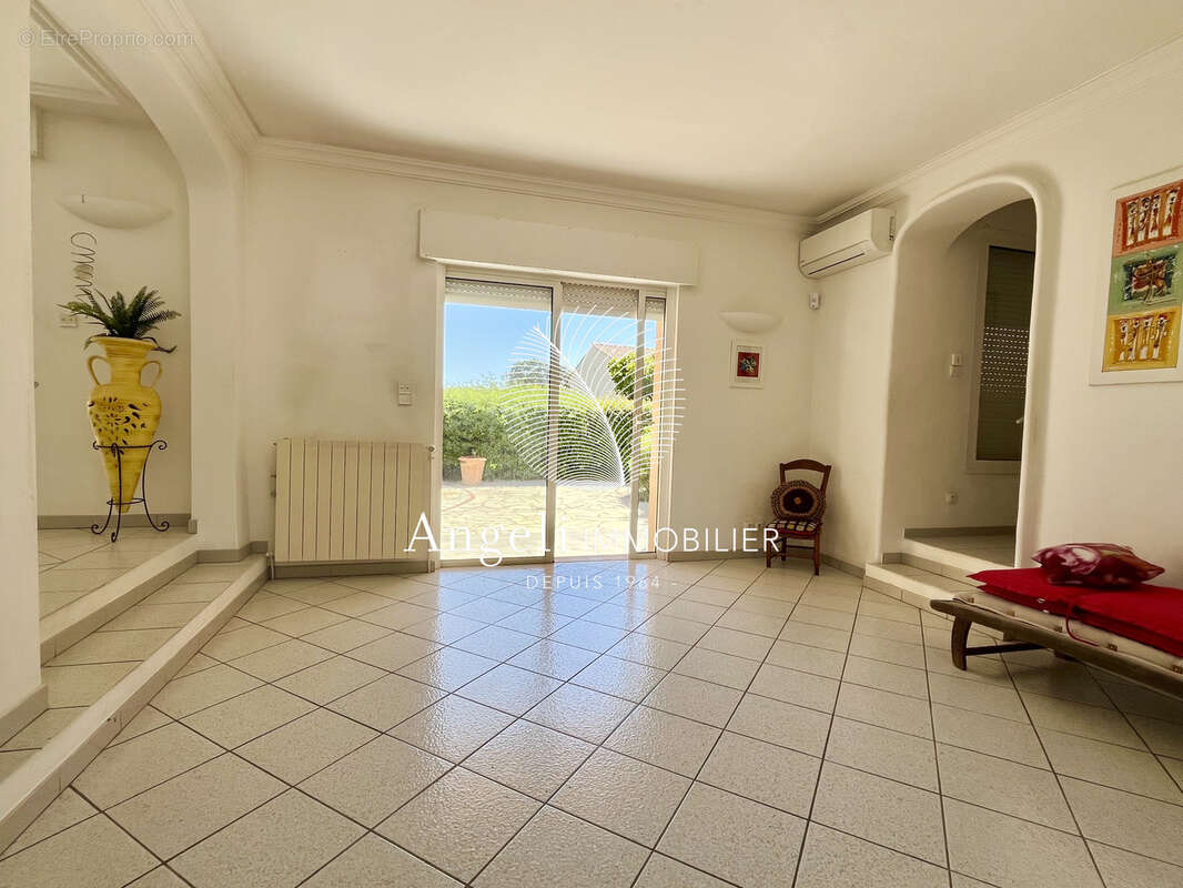Maison à ROQUEBRUNE-SUR-ARGENS