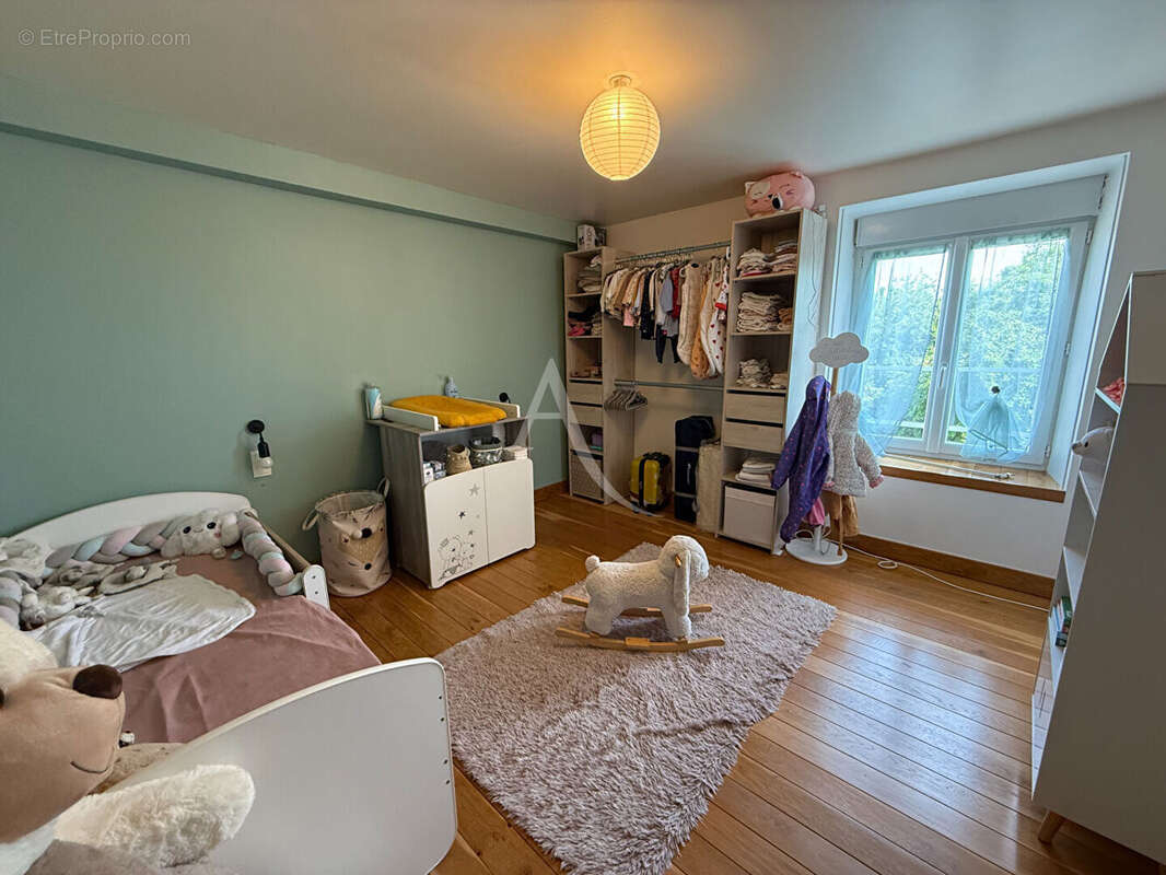 Maison à QUELAINES-SAINT-GAULT