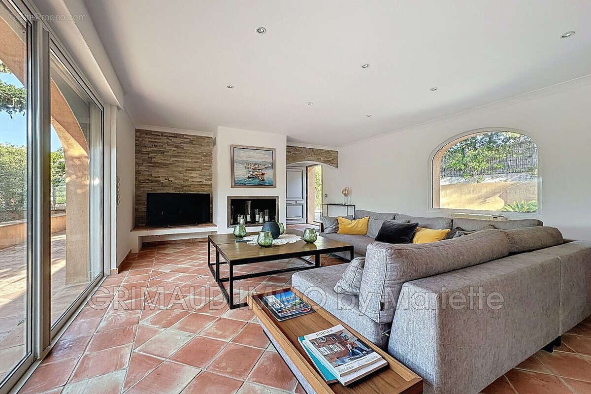 Maison à PLAN-DE-LA-TOUR