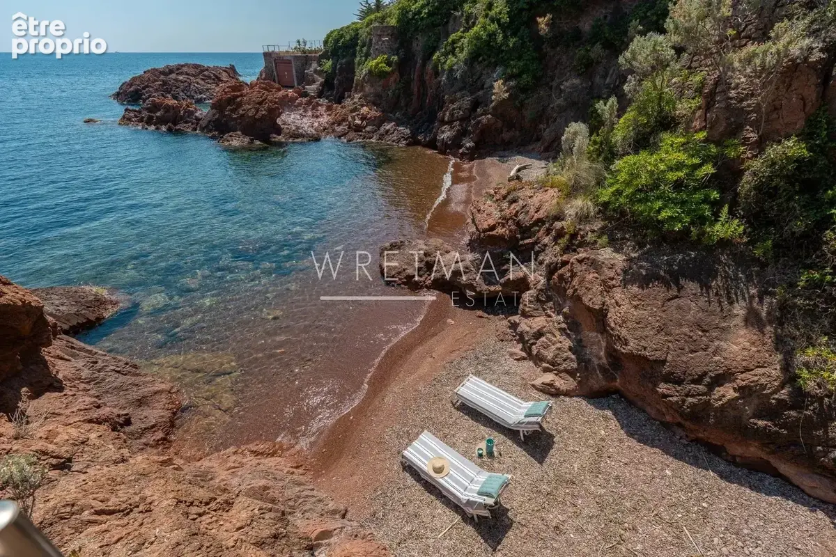 Vente par enchère privée : Domaine d'exception en bord de mer avec garage à bateau - photo 5