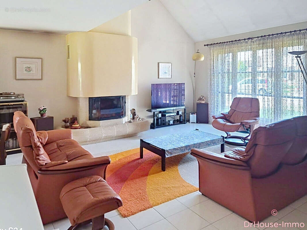 Maison 140 m² à Cernay-La-Ville  - photo 2