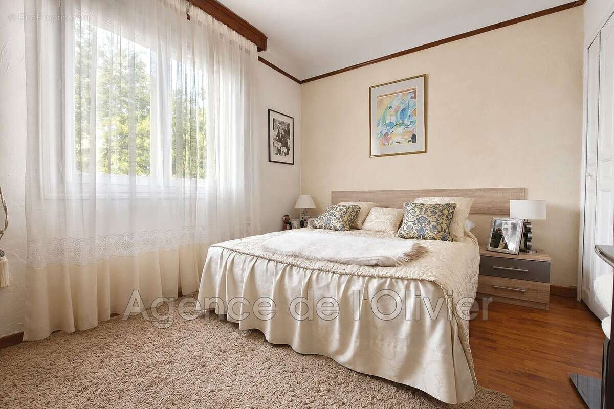 Maison à VALBONNE