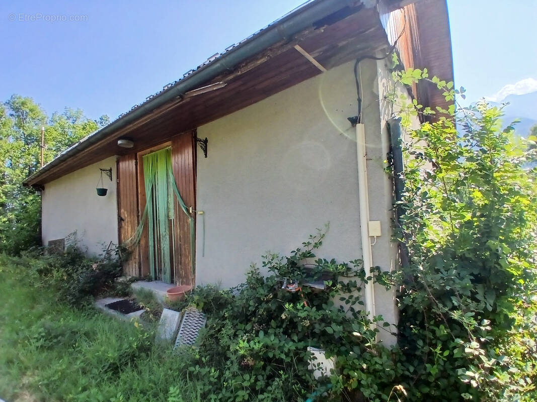 Maison à SAINT-PIERRE-DE-BELLEVILLE