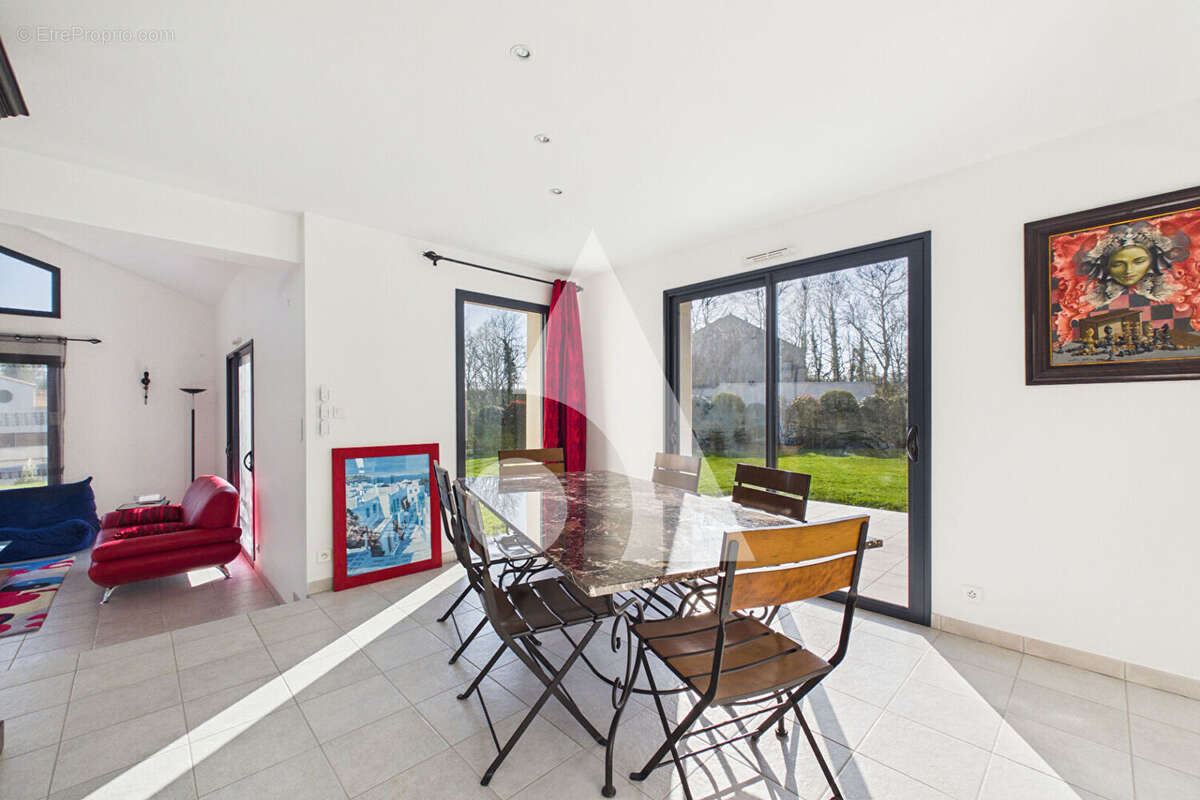 Maison à NESMY