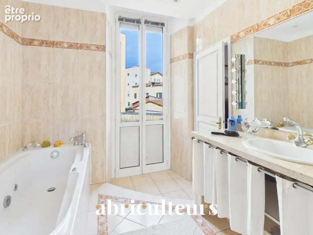 Superbe appartement traversant rénové de 136,81 m² en vente À 30 mètres du Port de Nice (06300) - photo 18