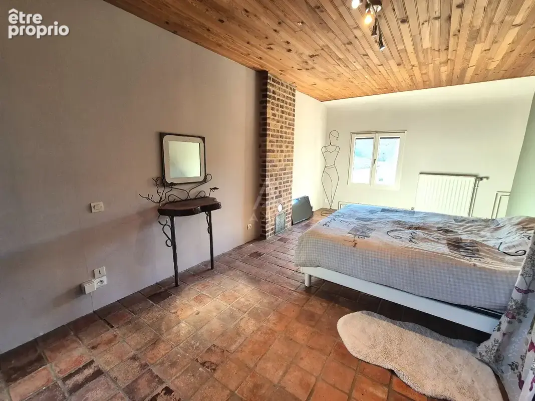 Maison de caractère rénovée avec grand jardin, garage et dépendances - photo 11