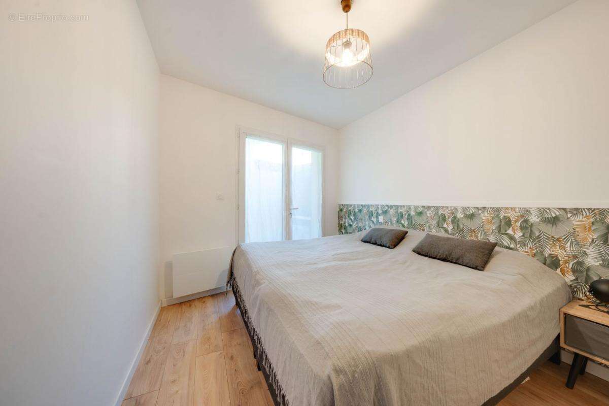 Appartement à SIMIANE-COLLONGUE