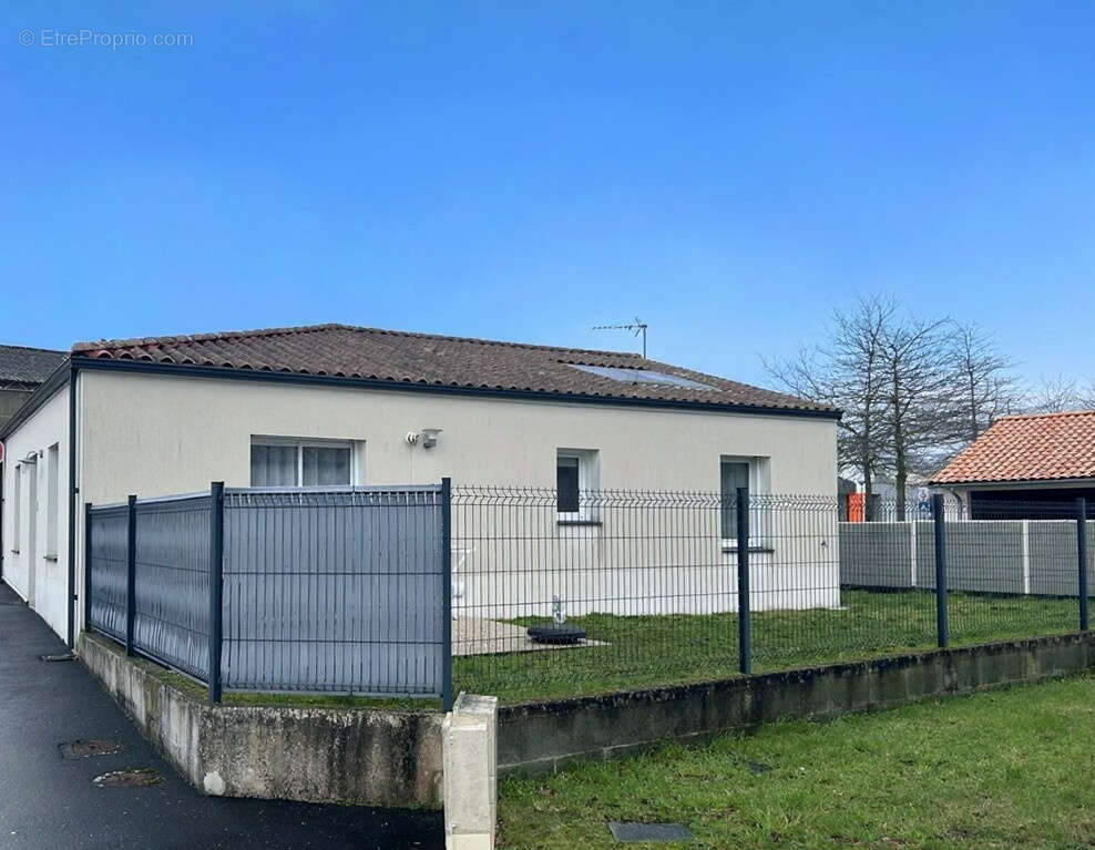 Maison à BOUFFERE