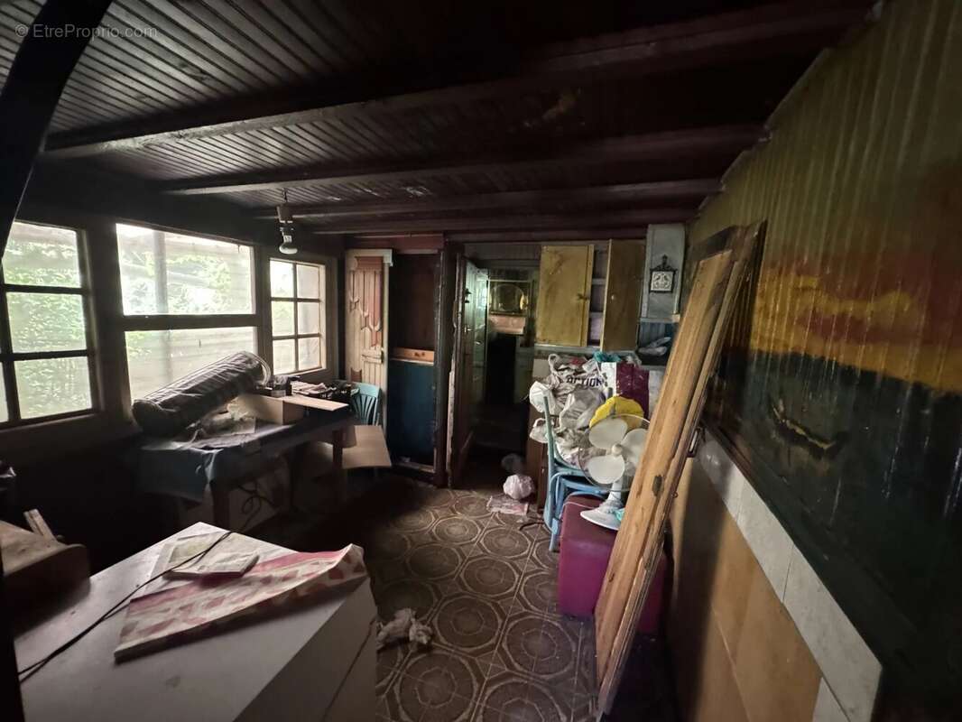 Terrain à TOURRETTE-LEVENS