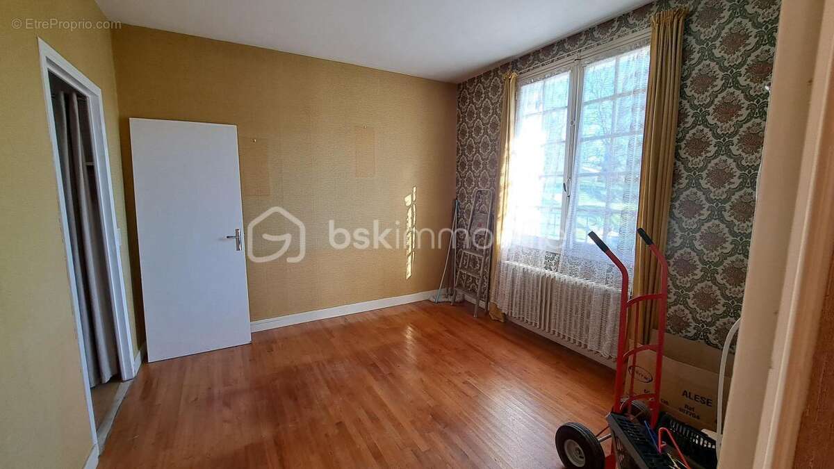 Maison à MANZAC-SUR-VERN