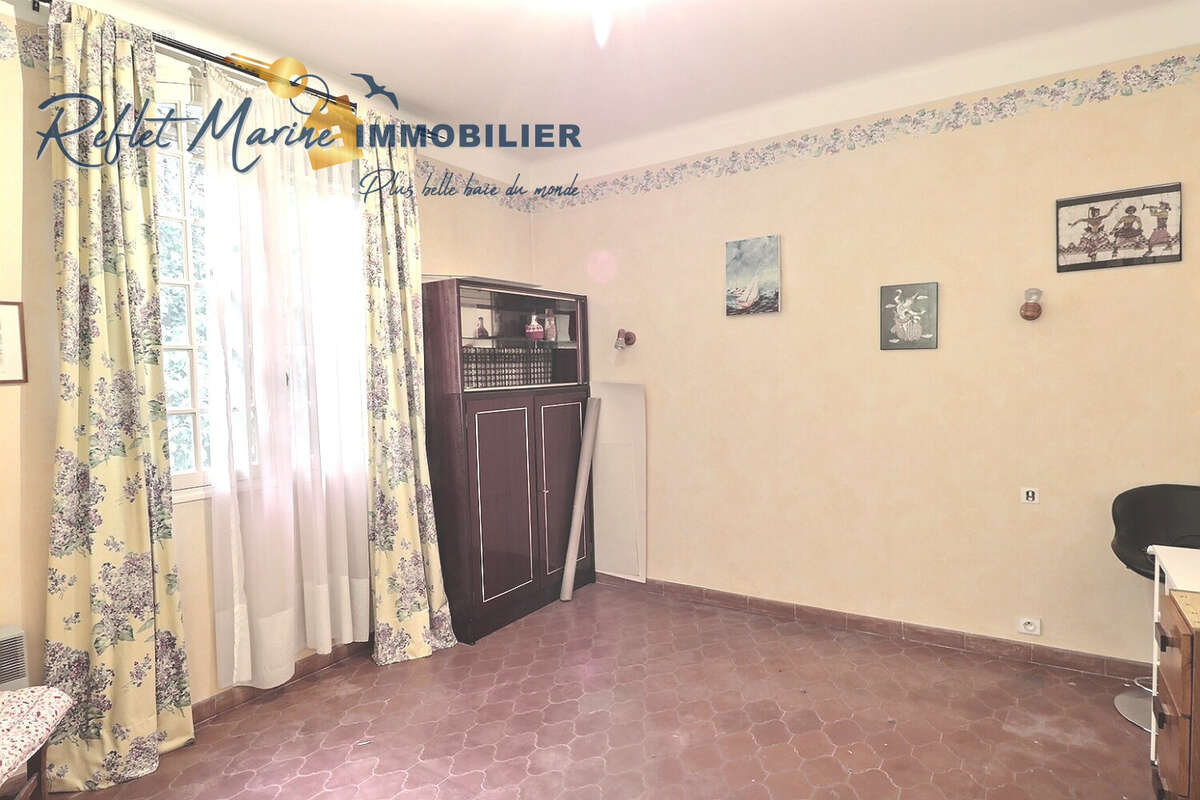 Maison à CEYRESTE