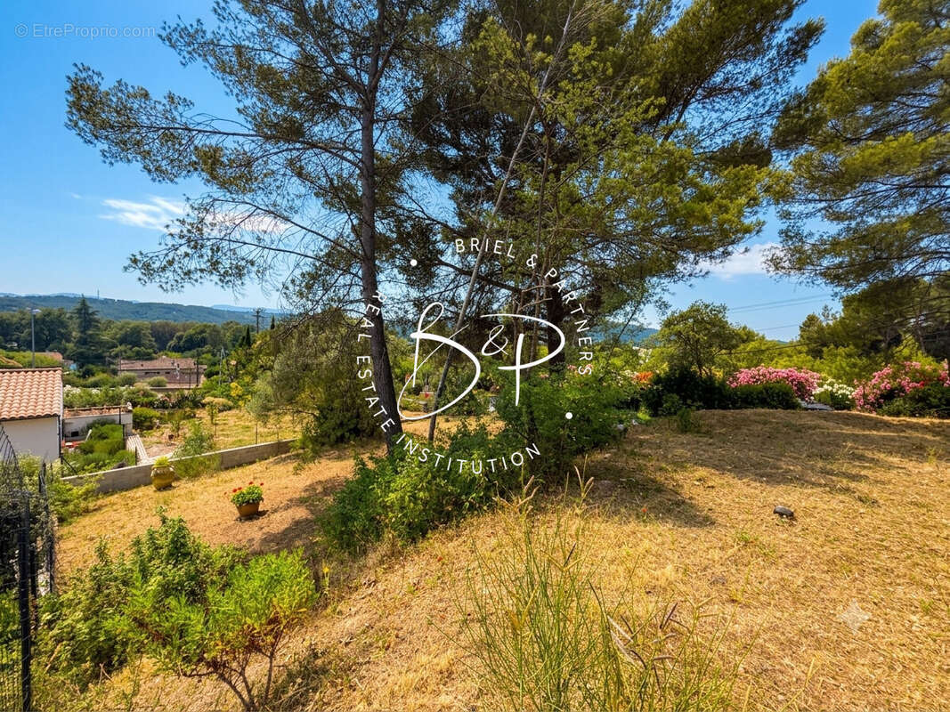 Terrain à DRAGUIGNAN