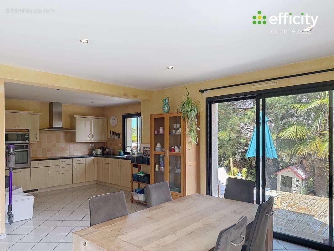 Maison 120 m² à Saint-Jacques-De-La-Lande  - photo 3