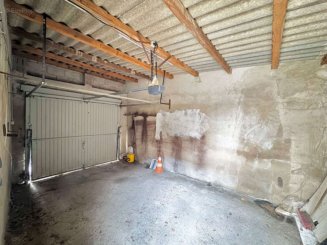 Immeuble de caractère à potentiel (local + habitation) - Yutz quartier Mairie - photo 17