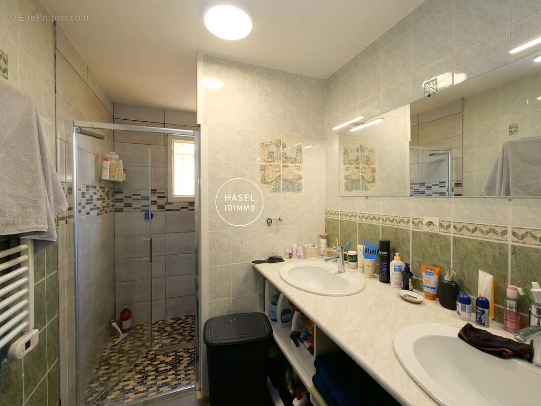Villa en parfait état avec piscine, garage et grand jardin avec dépendance - photo 15