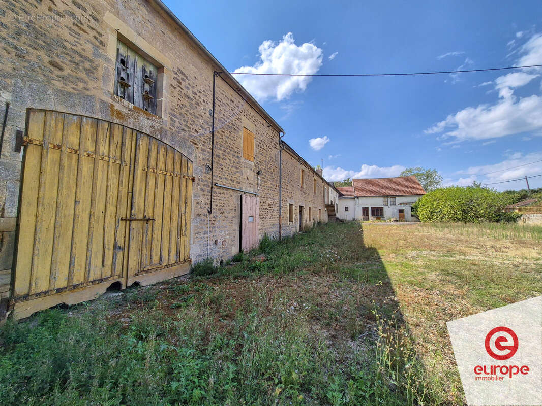 Ferme 10 pièces de 258m2 avec jardin et dépendances à Guillon-Terre-Plaine - photo 21