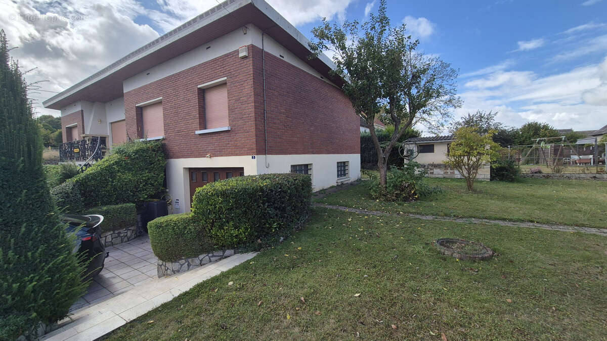 Maison à NEUVILLE-LES-LOEUILLY