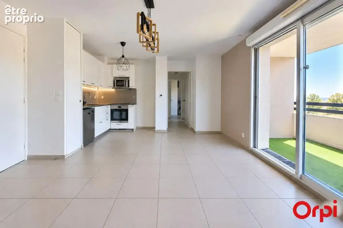 Appartement de type 3 - Terrasse- Box - Secteur Camoins- 13011 Marseille - photo 4