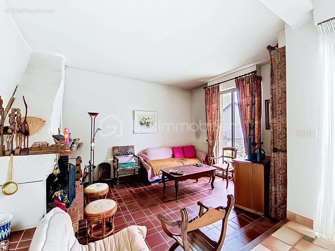 Maison sur la commune de Chatou - photo 6