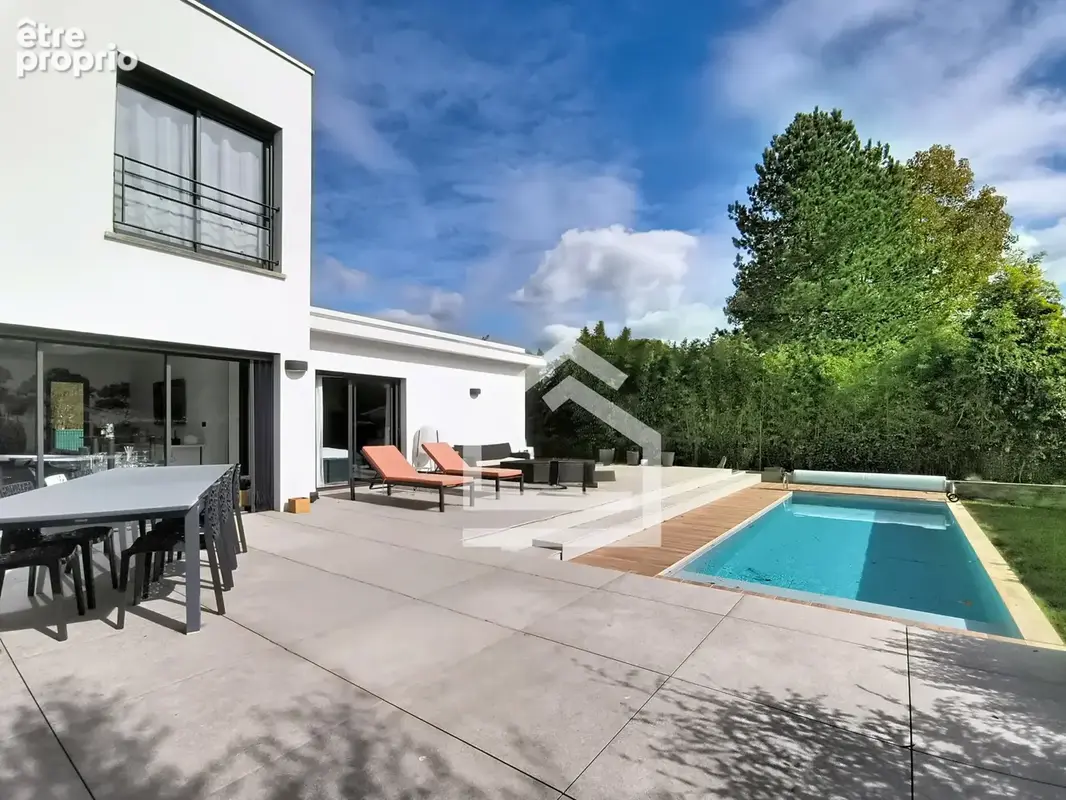 Le Haillan /  Propriété contemporaine de 260m2 aux volumes exceptionnels, piscine et intimité absolue - photo 3