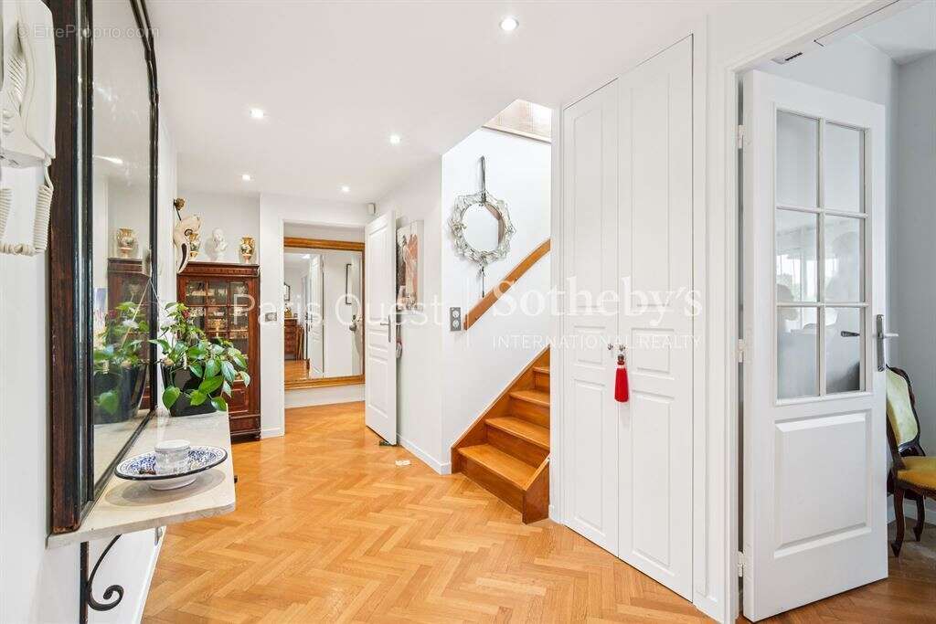 Appartement à NEUILLY-SUR-SEINE
