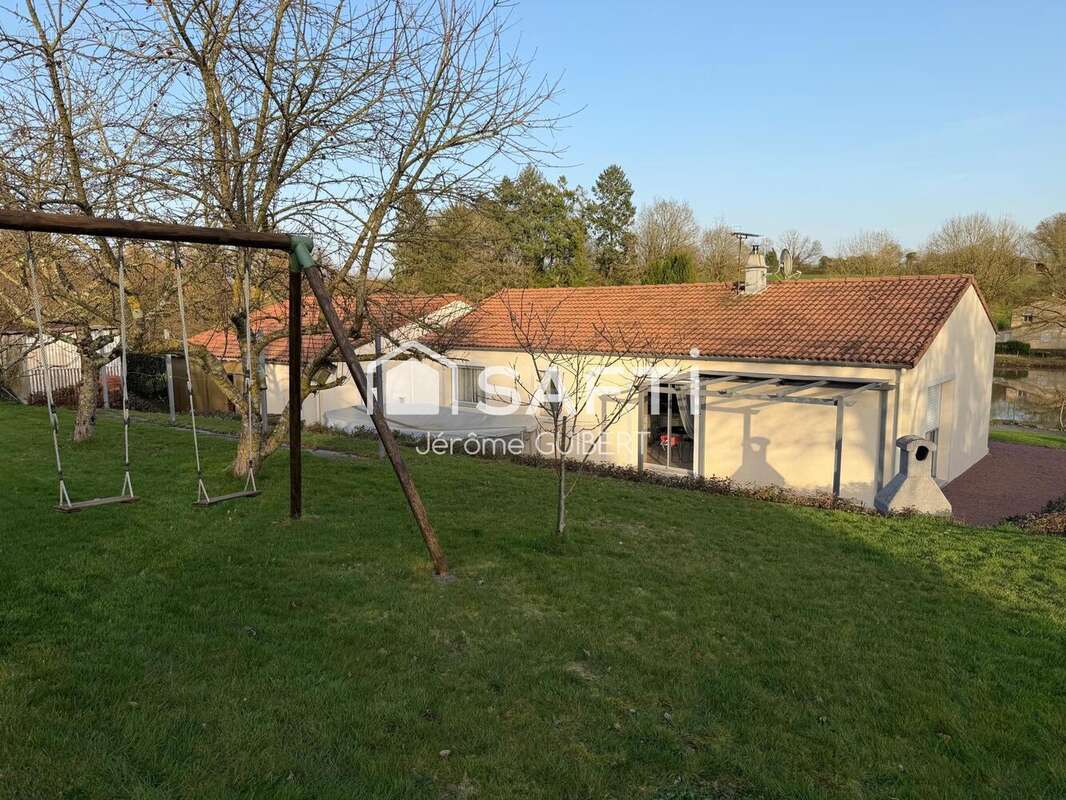 Photo 2 - Maison à CIRIERES