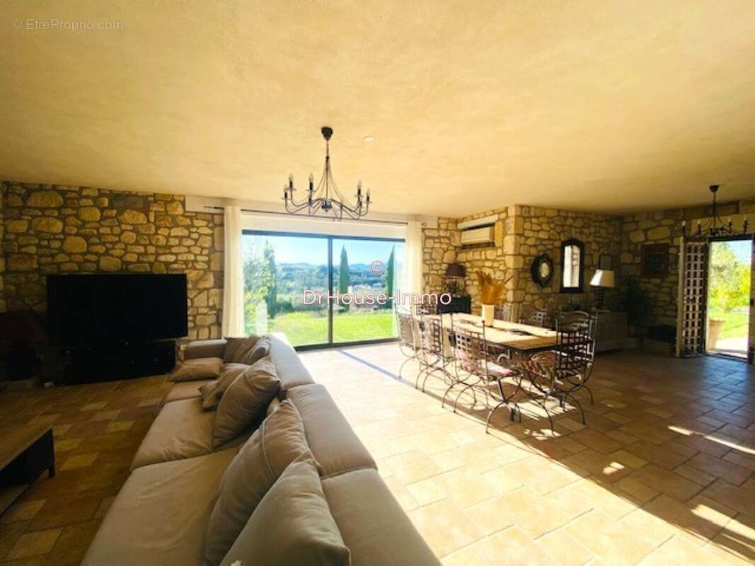 Maison à VEZENOBRES