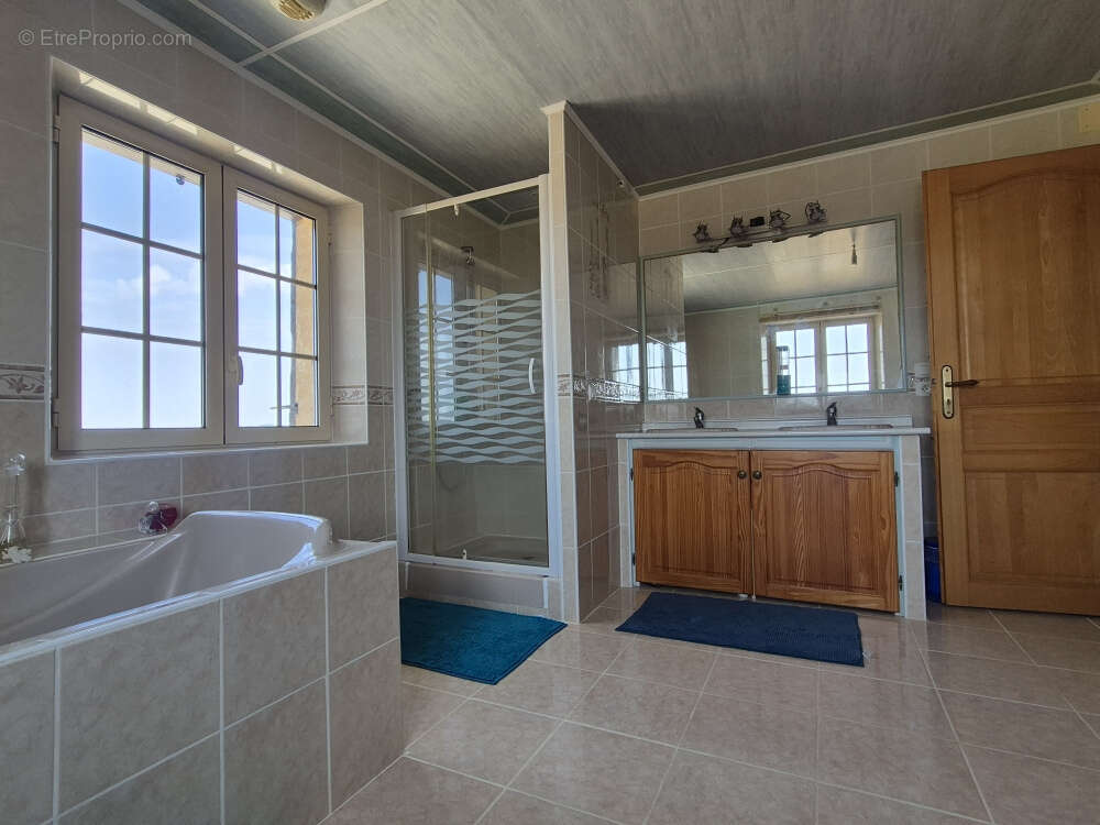 A Ordan-Larroque, Grange en pierre rénovée de 221m2 avec piscine - photo 17