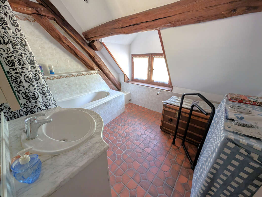 CHARNY Maison ancienne de 100 m2 environ. - photo 17