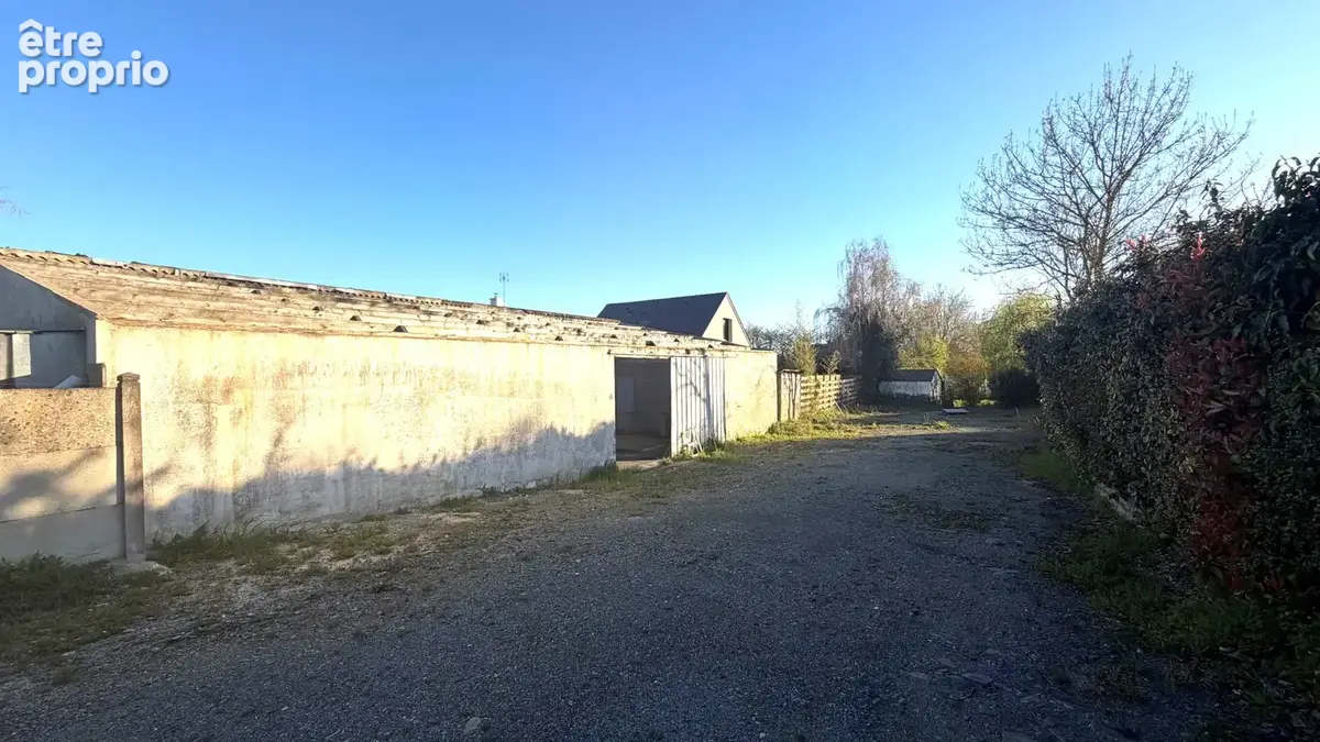 A vendre terrain constructible non viabilisé saint clement de la place - photo 4