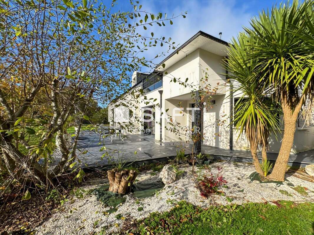 Photo 2 - Maison à LOCQUELTAS